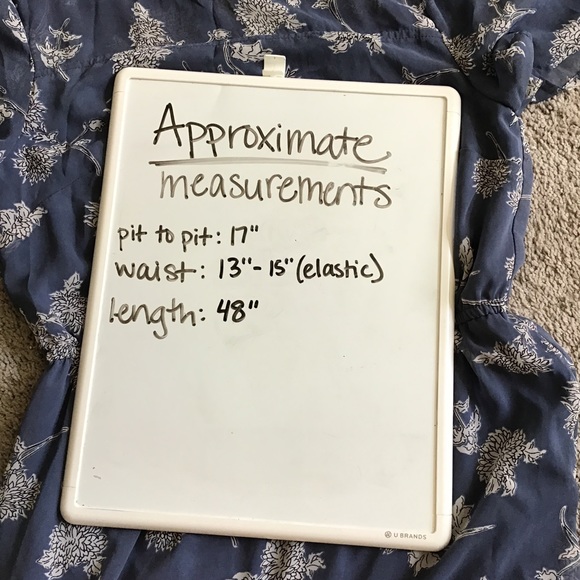 Rokoko dusty greyish blue dress with white floral print. Short sleeve. - Picture 4 of 6